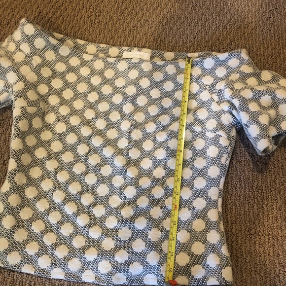 Anthropologie off the shoulder top in black and white. Size Medium - Picture 2 of 4